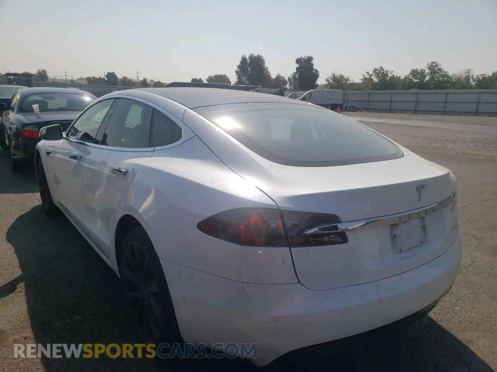 3 Photograph of a damaged car 5YJSA1E26LF370526 TESLA MODEL S 2020