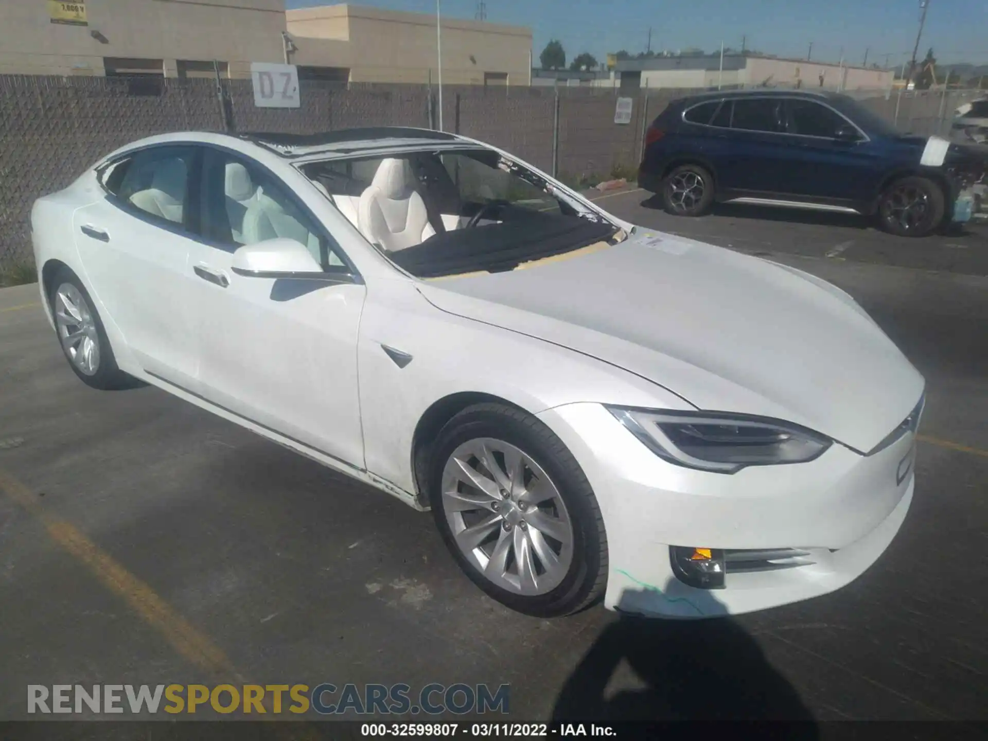 1 Photograph of a damaged car 5YJSA1E28LF392091 TESLA MODEL S 2020