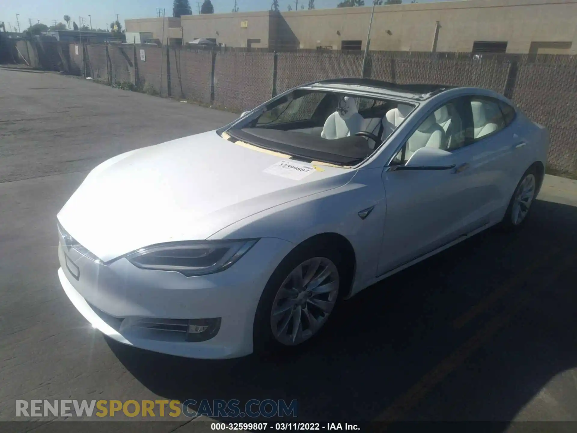 2 Photograph of a damaged car 5YJSA1E28LF392091 TESLA MODEL S 2020