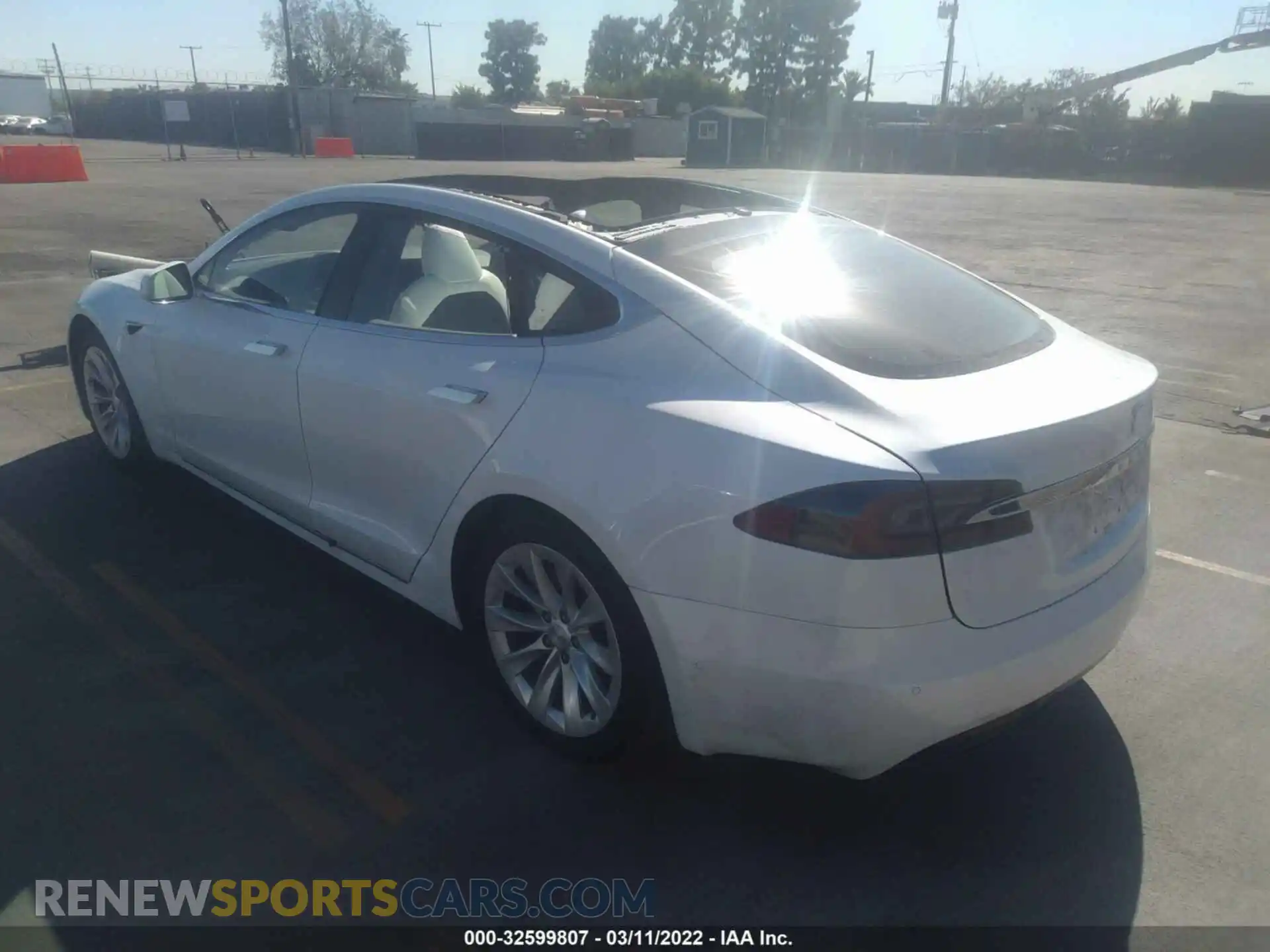 3 Photograph of a damaged car 5YJSA1E28LF392091 TESLA MODEL S 2020