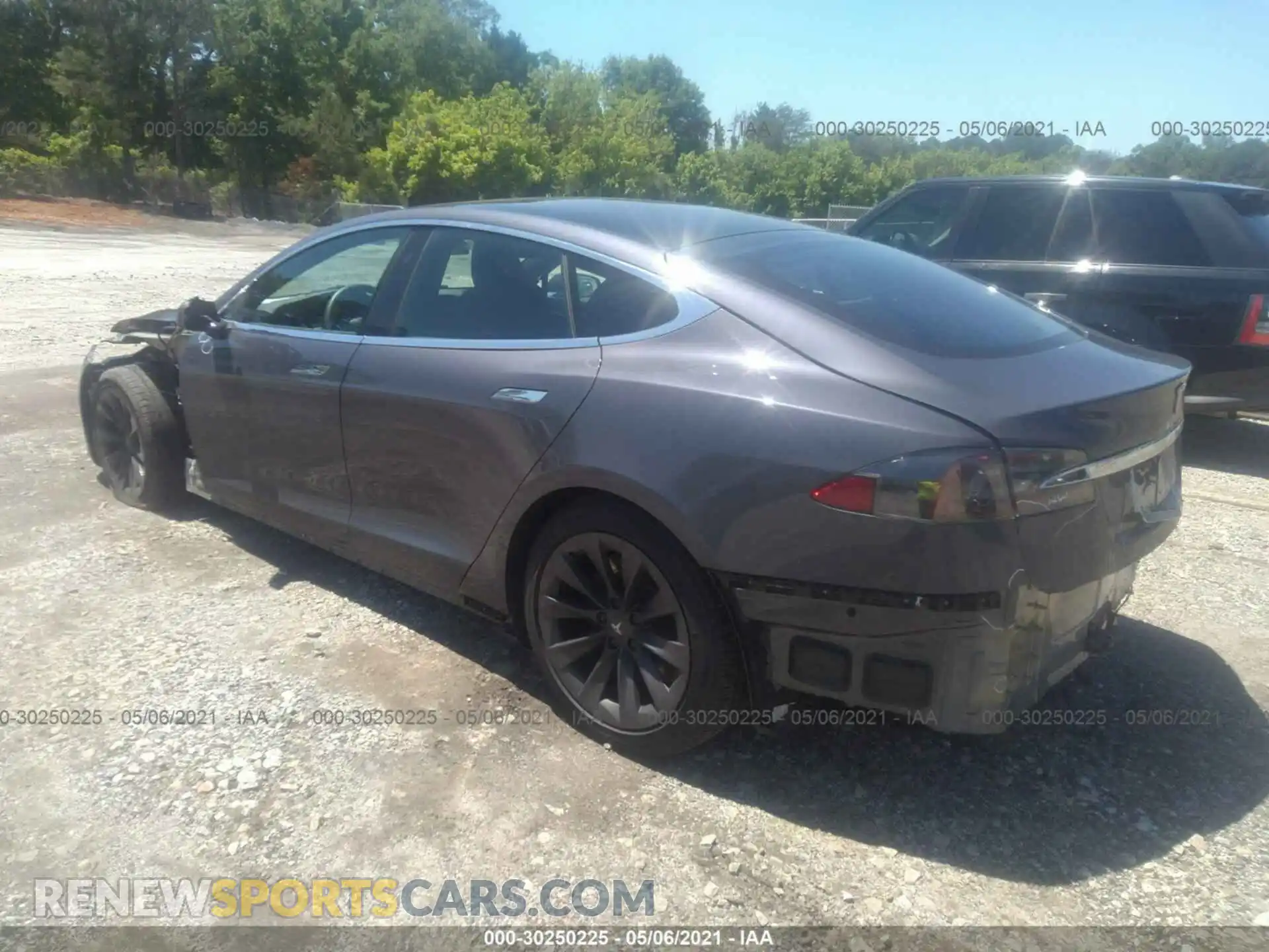3 Photograph of a damaged car 5YJSA1E28LF411030 TESLA MODEL S 2020