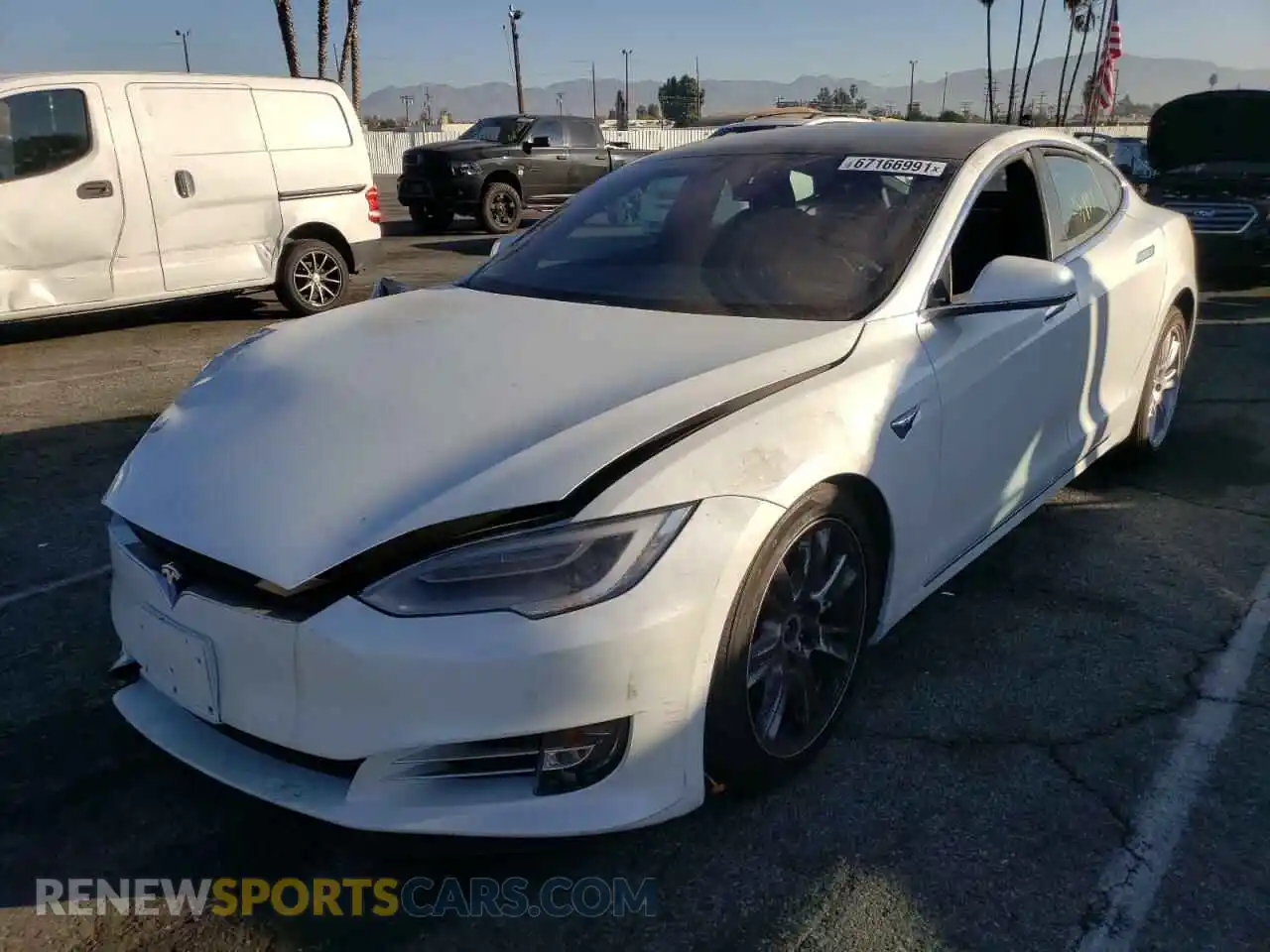2 fotografías del automóvil dañado 5YJSA1E29LF391371 TESLA MODEL S 2020