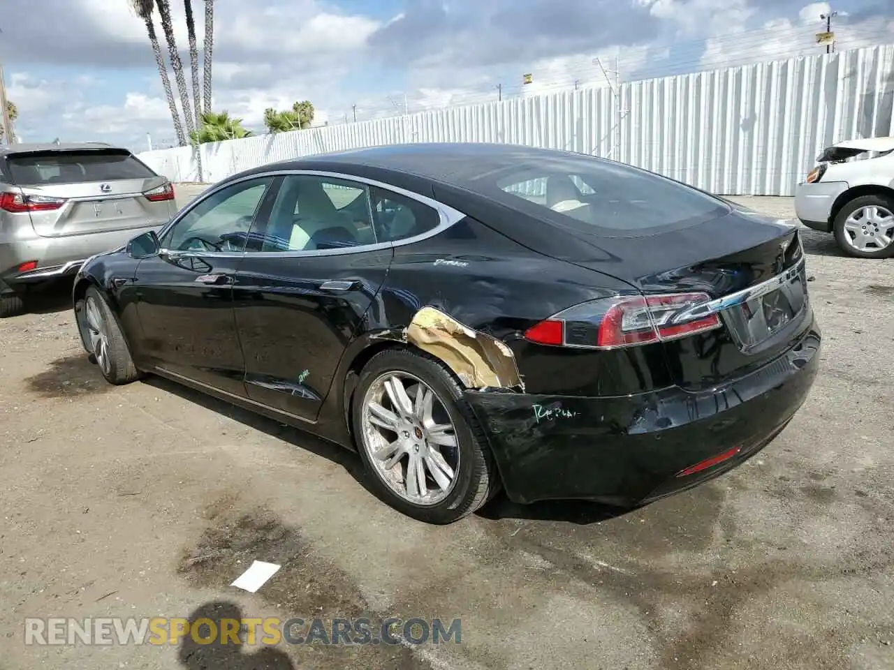 2 Photograph of a damaged car 5YJSA1E29LF415166 TESLA MODEL S 2020