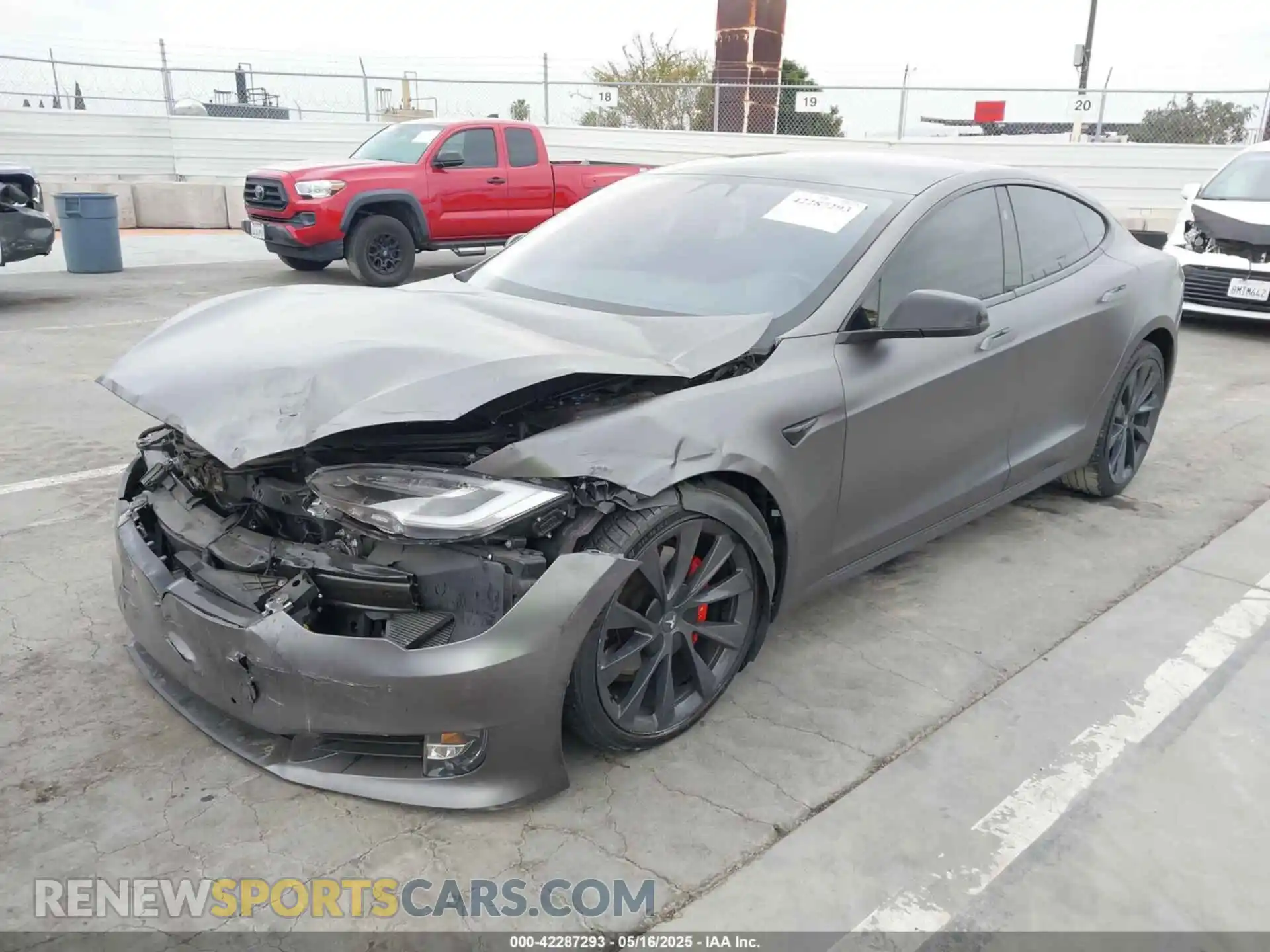 2 Photograph of a damaged car 5YJSA1E49LF389105 TESLA MODEL S 2020