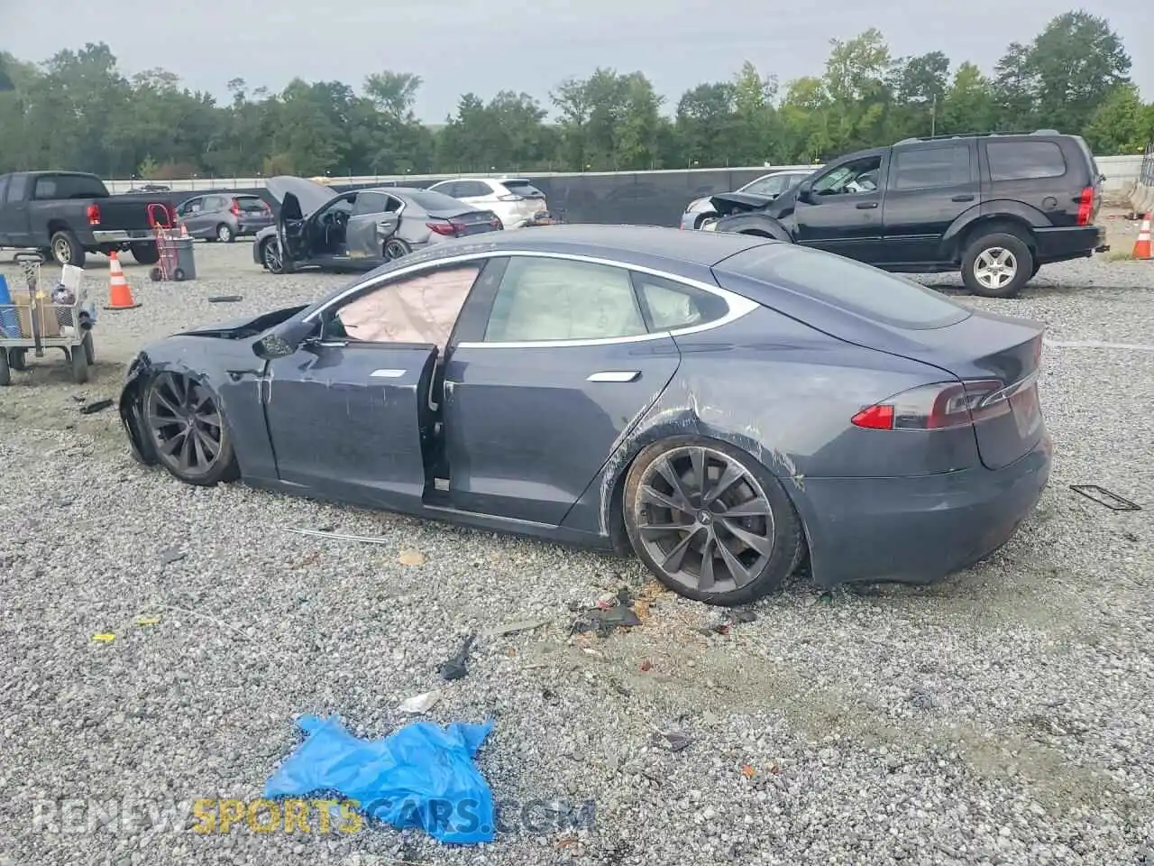 2 fotografías del automóvil dañado 5YJSA1E21MF424607 TESLA MODEL S 2021