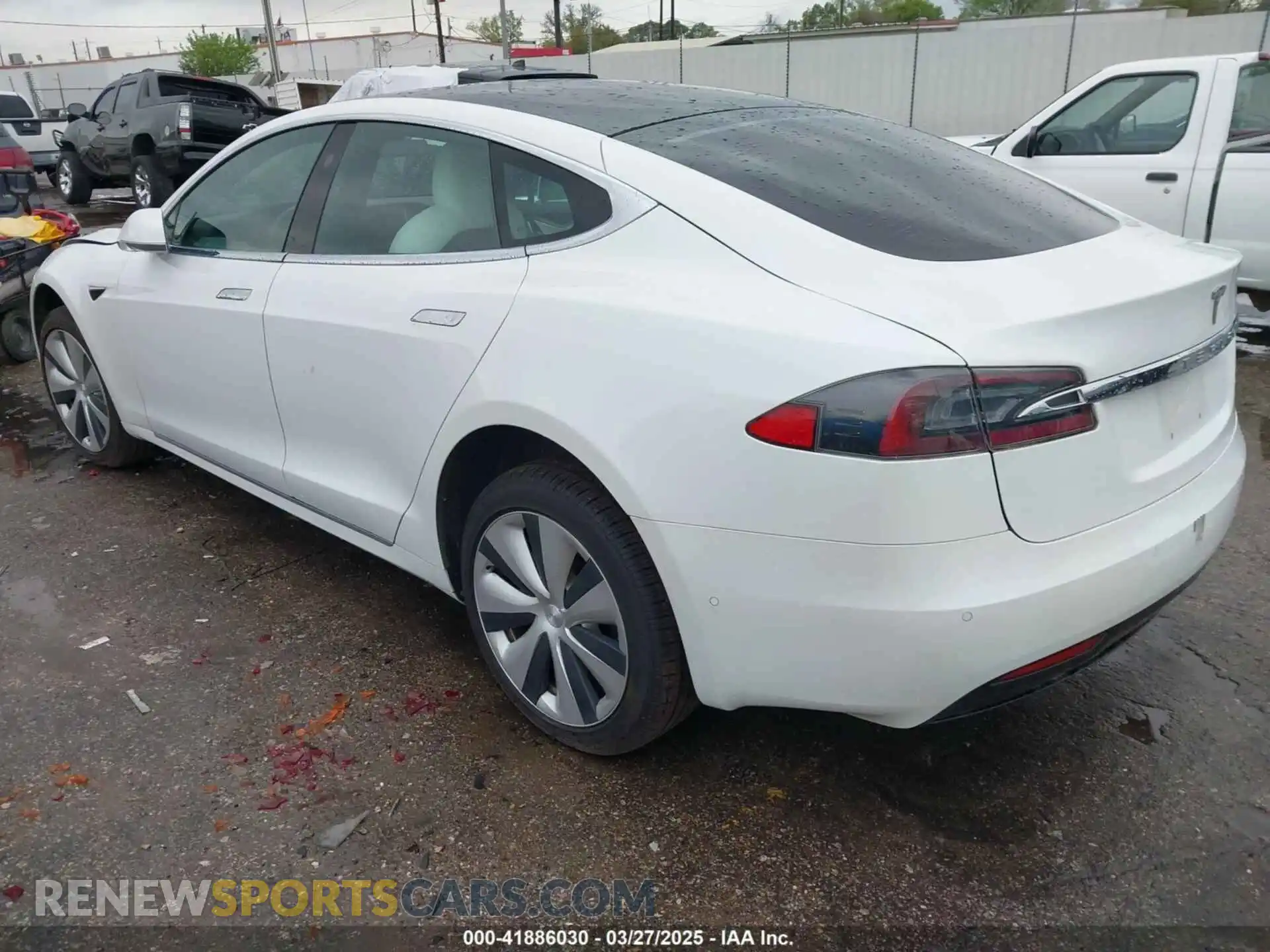3 Photograph of a damaged car 5YJSA1E21MF425482 TESLA MODEL S 2021