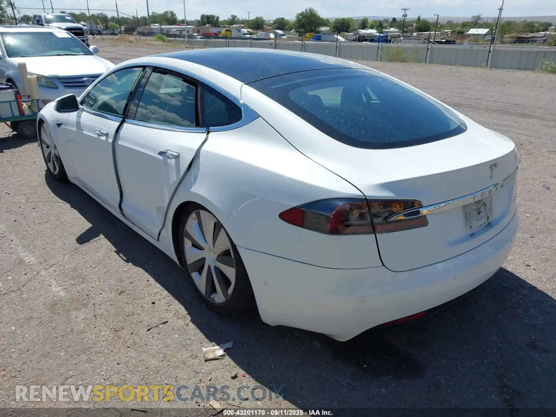 3 Photograph of a damaged car 5YJSA1E22MF427760 TESLA MODEL S 2021