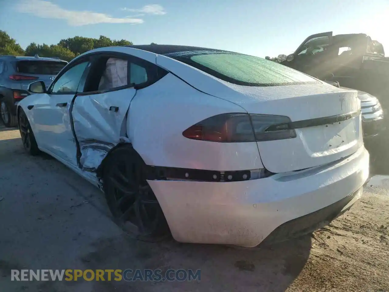 3 Photograph of a damaged car 5YJSA1E59MF434747 TESLA MODEL S 2021