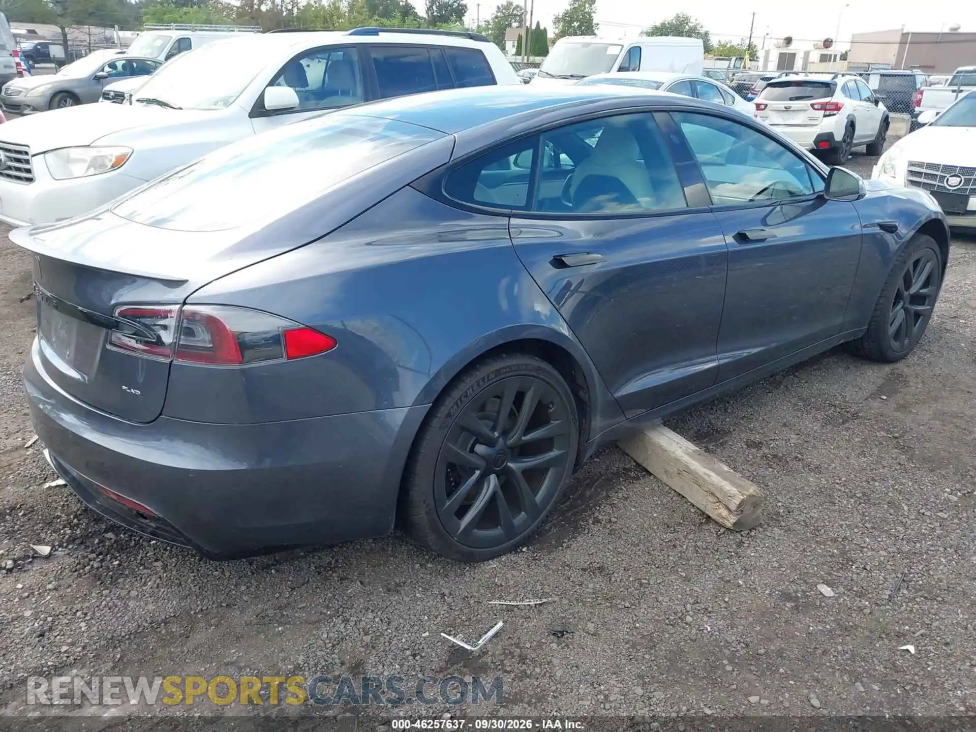 2 fotografías del automóvil dañado 5YJSA1E61MF439059 TESLA MODEL S 2021