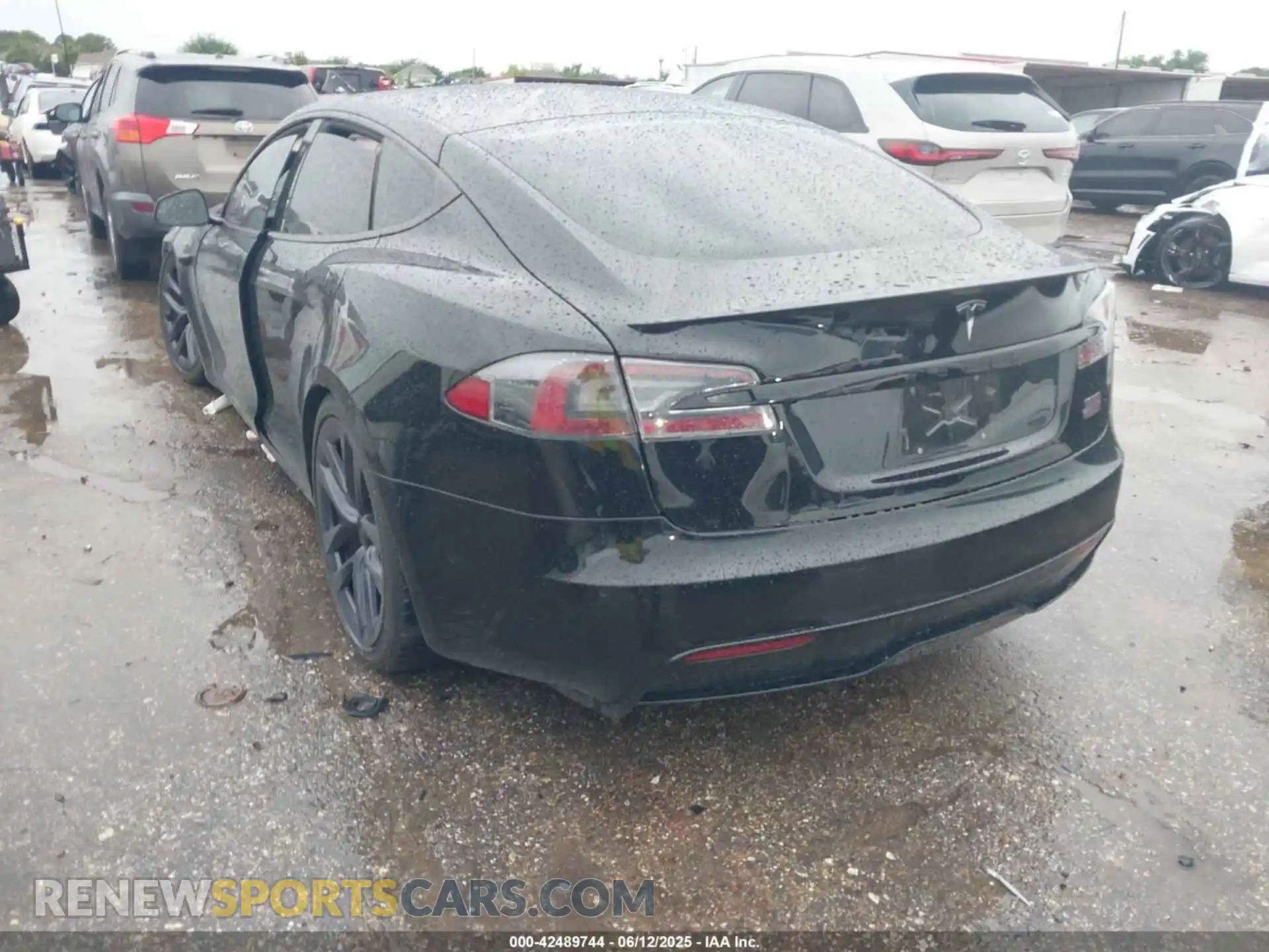3 Photograph of a damaged car 5YJSA1E66MF437324 TESLA MODEL S 2021