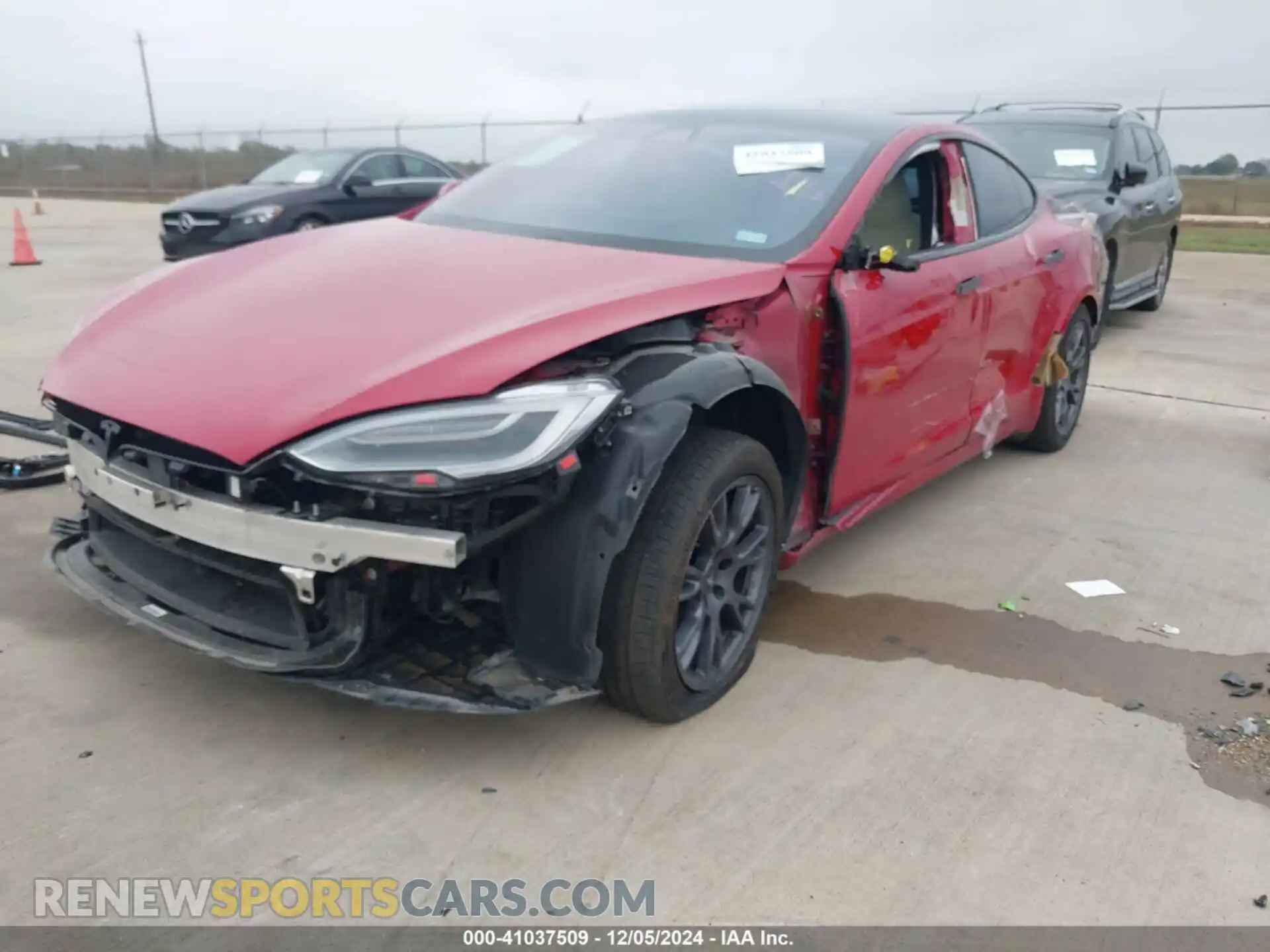 2 Photograph of a damaged car 5YJSA1E69MF438080 TESLA MODEL S 2021