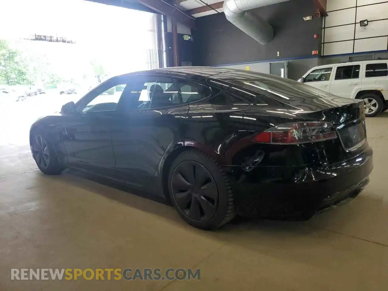 2 Photograph of a damaged car 5YJSA1E50NF470604 TESLA MODEL S 2022