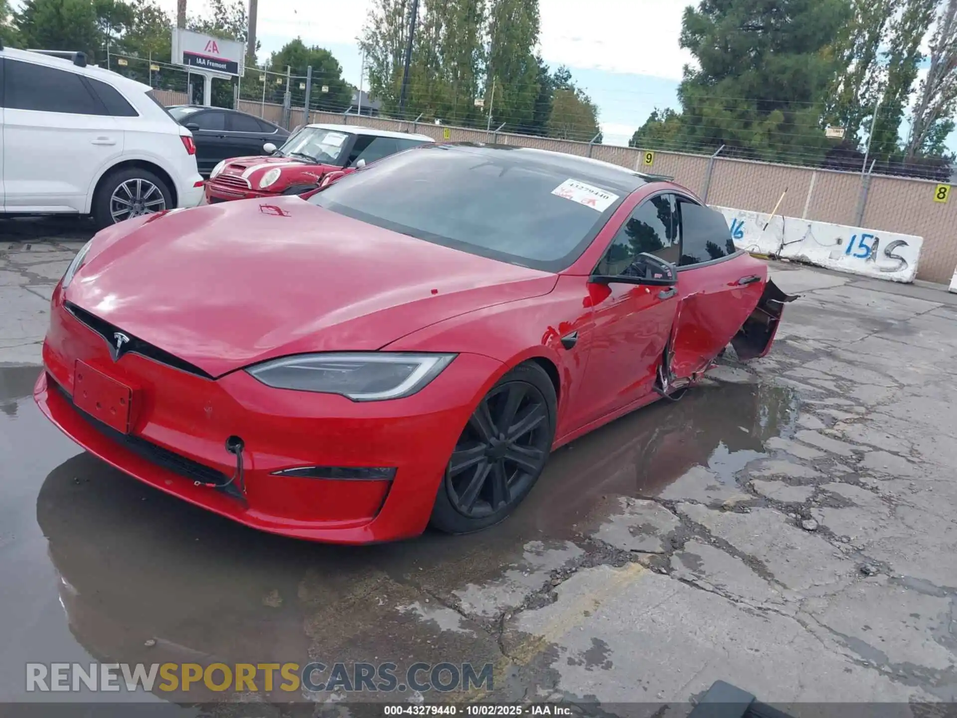 2 Photograph of a damaged car 5YJSA1E50NF475575 TESLA MODEL S 2022