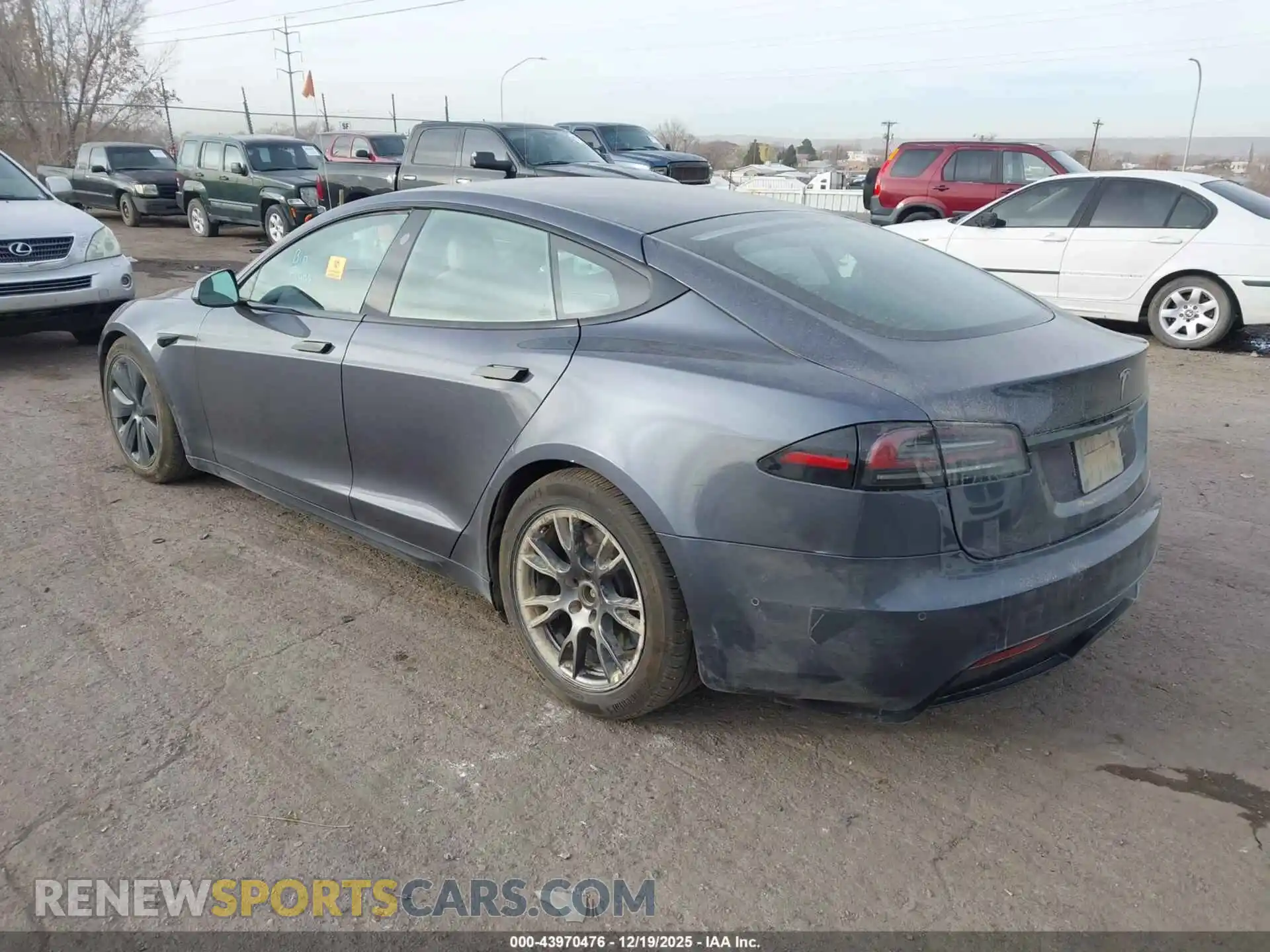 3 Photograph of a damaged car 5YJSA1E50NF492960 TESLA MODEL S 2022
