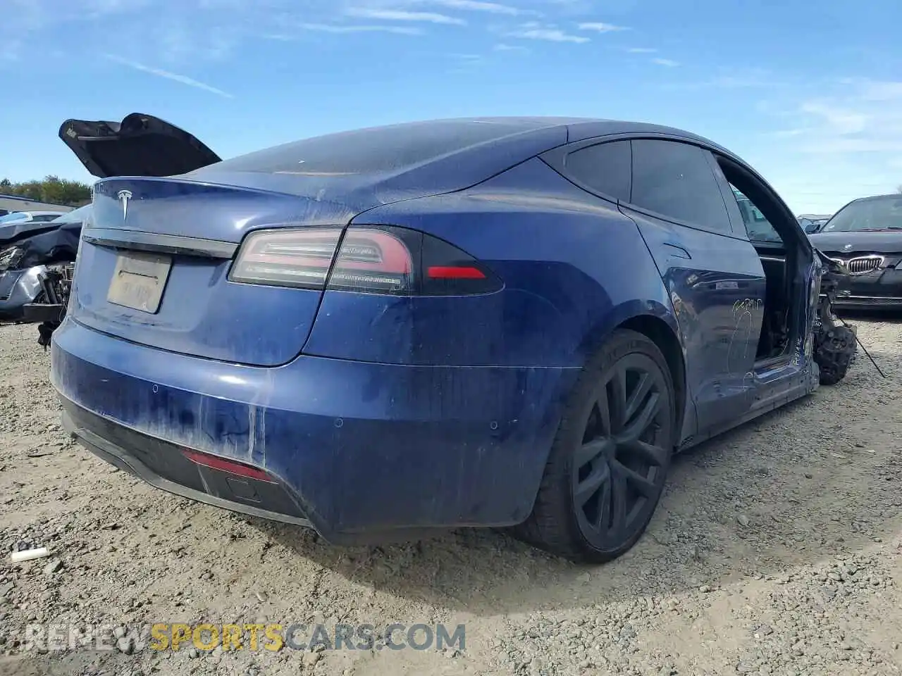3 Photograph of a damaged car 5YJSA1E50NF493882 TESLA MODEL S 2022