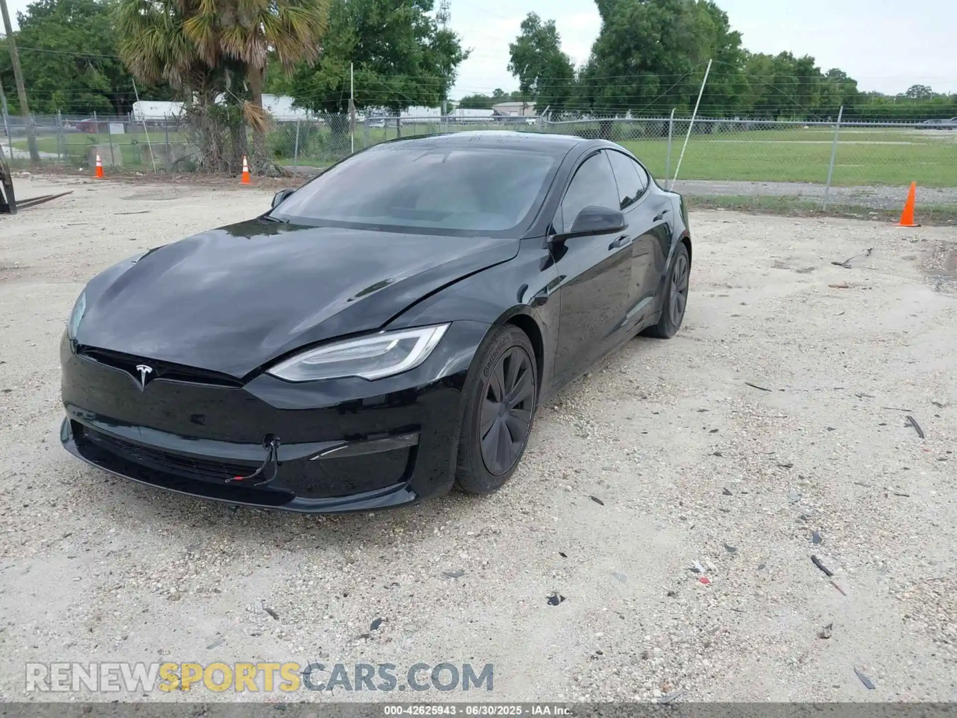2 Photograph of a damaged car 5YJSA1E51NF472152 TESLA MODEL S 2022