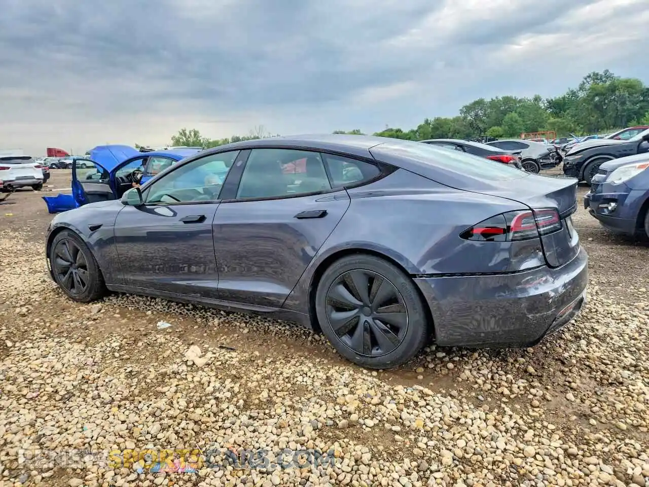 2 fotografías del automóvil dañado 5YJSA1E51NF473110 TESLA MODEL S 2022