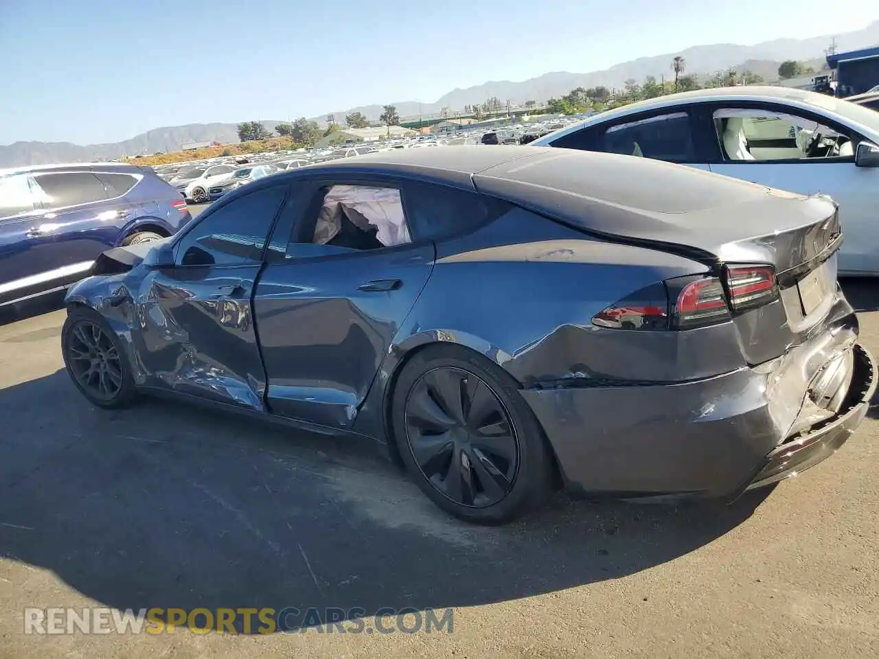 2 Photograph of a damaged car 5YJSA1E51NF492837 TESLA MODEL S 2022