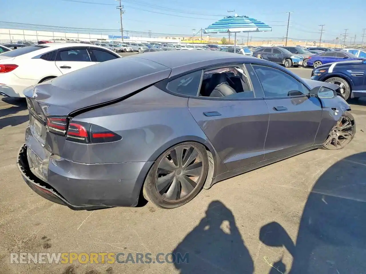 3 Photograph of a damaged car 5YJSA1E51NF492837 TESLA MODEL S 2022