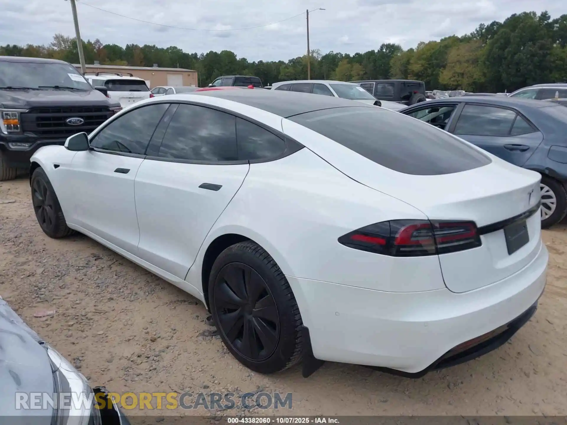 3 Photograph of a damaged car 5YJSA1E52NF478638 TESLA MODEL S 2022