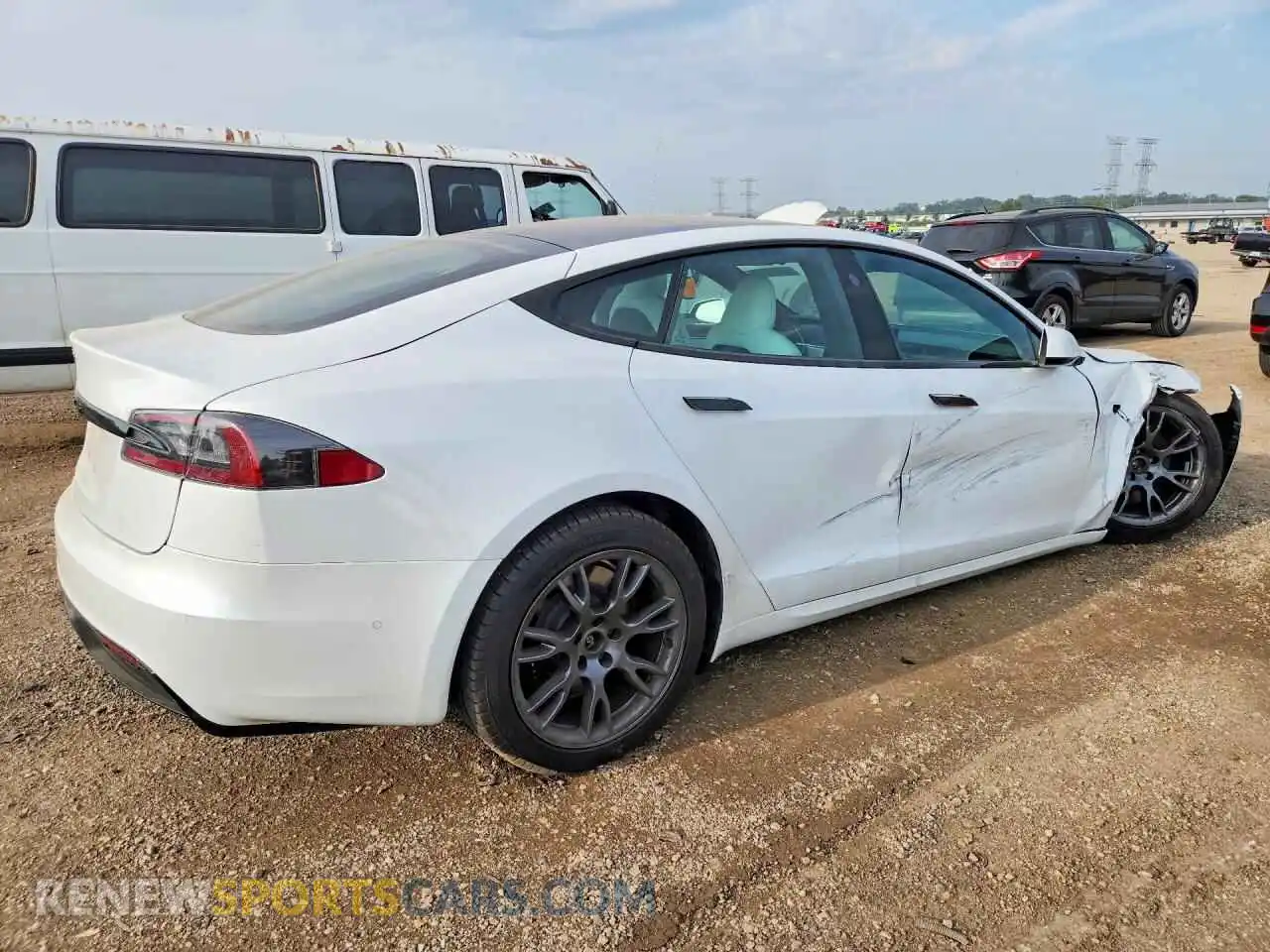 3 fotografías del automóvil dañado 5YJSA1E55NF468766 TESLA MODEL S 2022