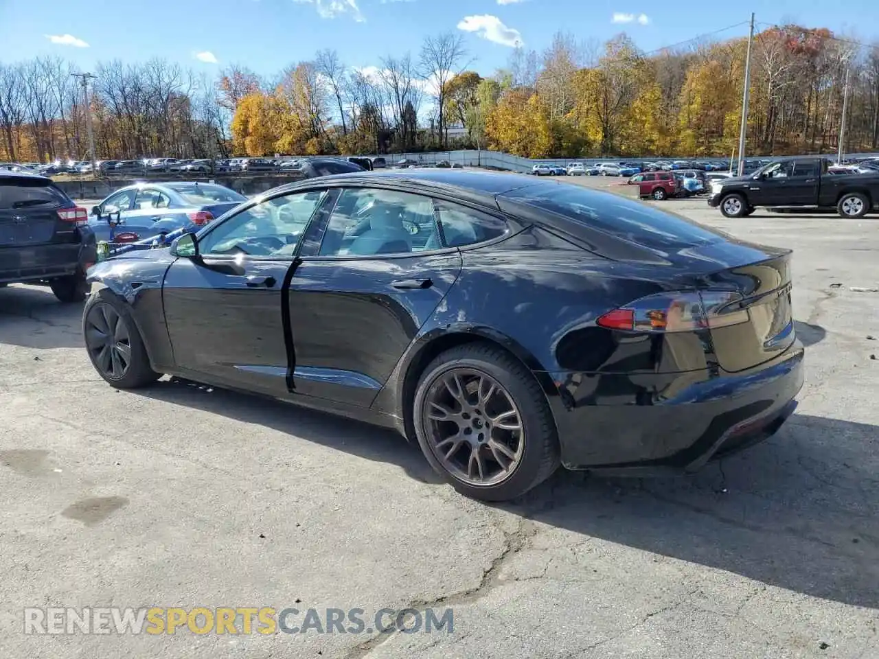 2 fotografías del automóvil dañado 5YJSA1E55NF471263 TESLA MODEL S 2022