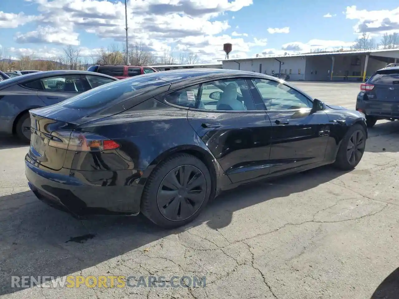 3 fotografías del automóvil dañado 5YJSA1E55NF471263 TESLA MODEL S 2022