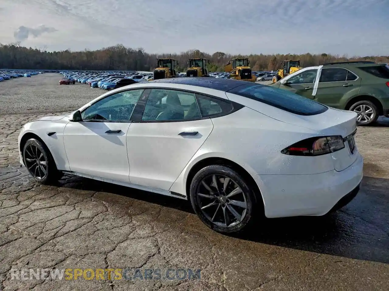 2 fotografías del automóvil dañado 5YJSA1E55NF492260 TESLA MODEL S 2022