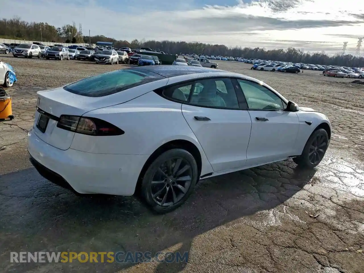 3 fotografías del automóvil dañado 5YJSA1E55NF492260 TESLA MODEL S 2022
