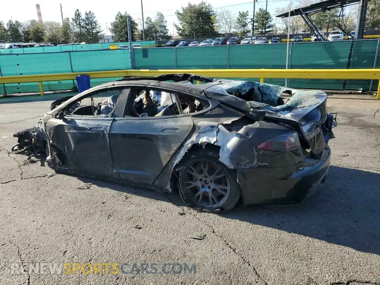 2 fotografías del automóvil dañado 5YJSA1E56NF464984 TESLA MODEL S 2022