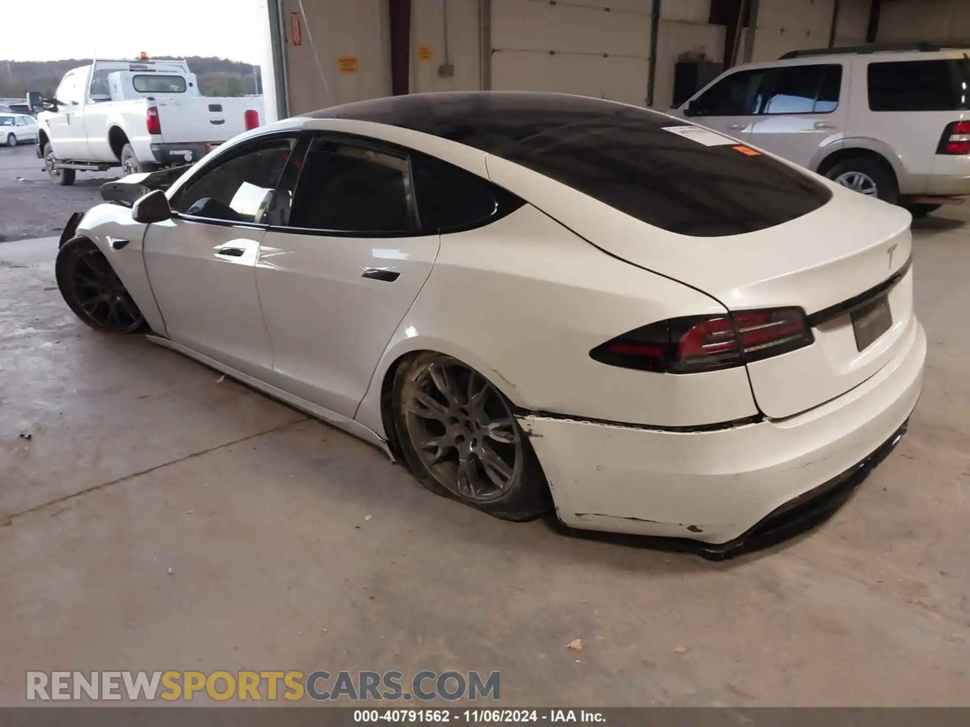 3 Photograph of a damaged car 5YJSA1E56NF476424 TESLA MODEL S 2022