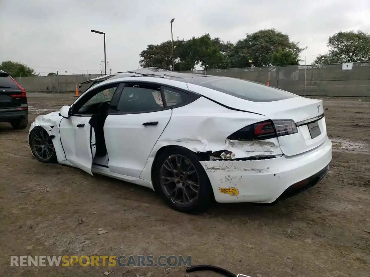 2 Photograph of a damaged car 5YJSA1E57NF484161 TESLA MODEL S 2022