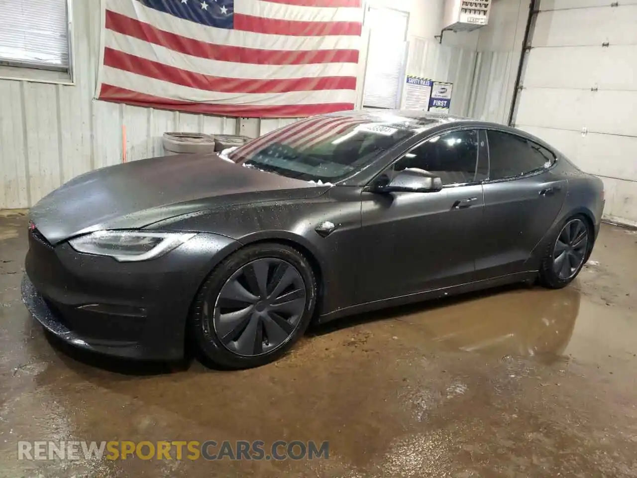 1 Photograph of a damaged car 5YJSA1E58NF468129 TESLA MODEL S 2022
