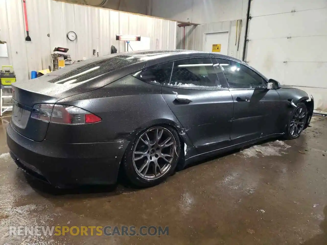 3 Photograph of a damaged car 5YJSA1E58NF468129 TESLA MODEL S 2022