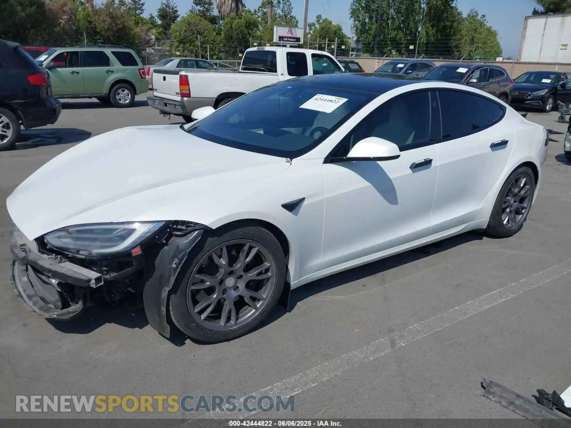 2 Photograph of a damaged car 5YJSA1E59NF463098 TESLA MODEL S 2022