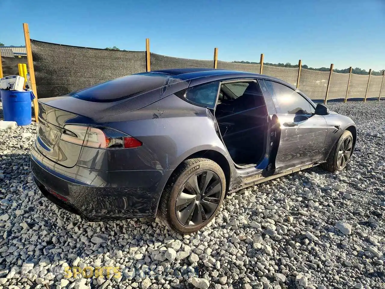 3 fotografías del automóvil dañado 5YJSA1E5XNF462915 TESLA MODEL S 2022