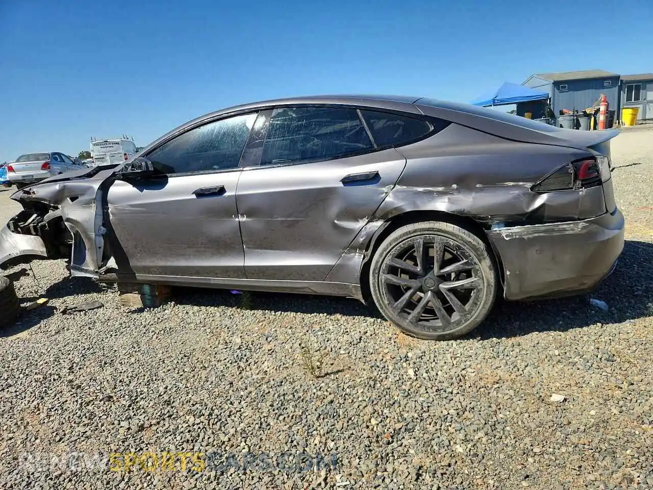 2 fotografías del automóvil dañado 5YJSA1E67NF479342 TESLA MODEL S 2022