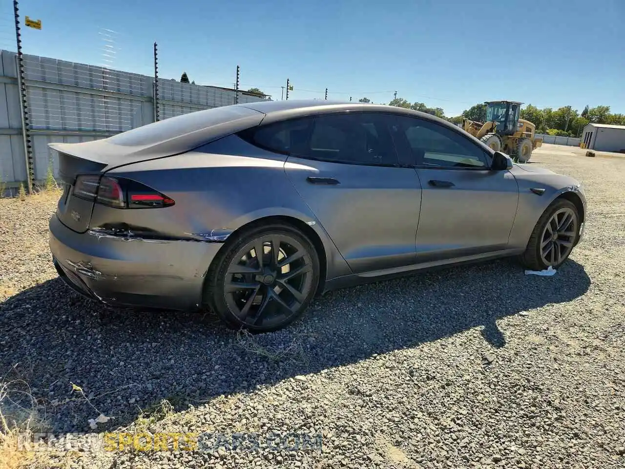 3 fotografías del automóvil dañado 5YJSA1E67NF479342 TESLA MODEL S 2022