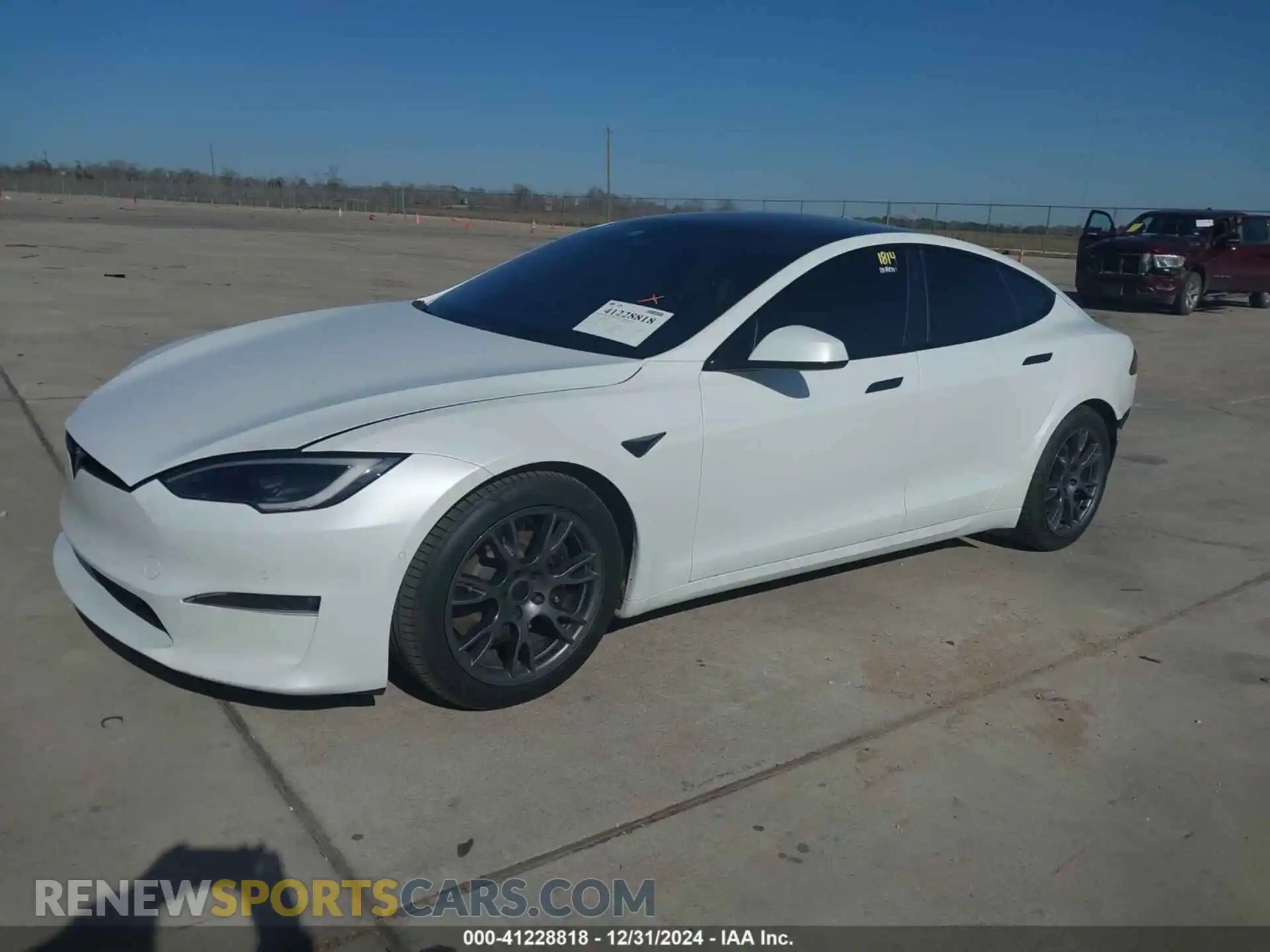 2 Photograph of a damaged car 5YJSA1E69NF486471 TESLA MODEL S 2022