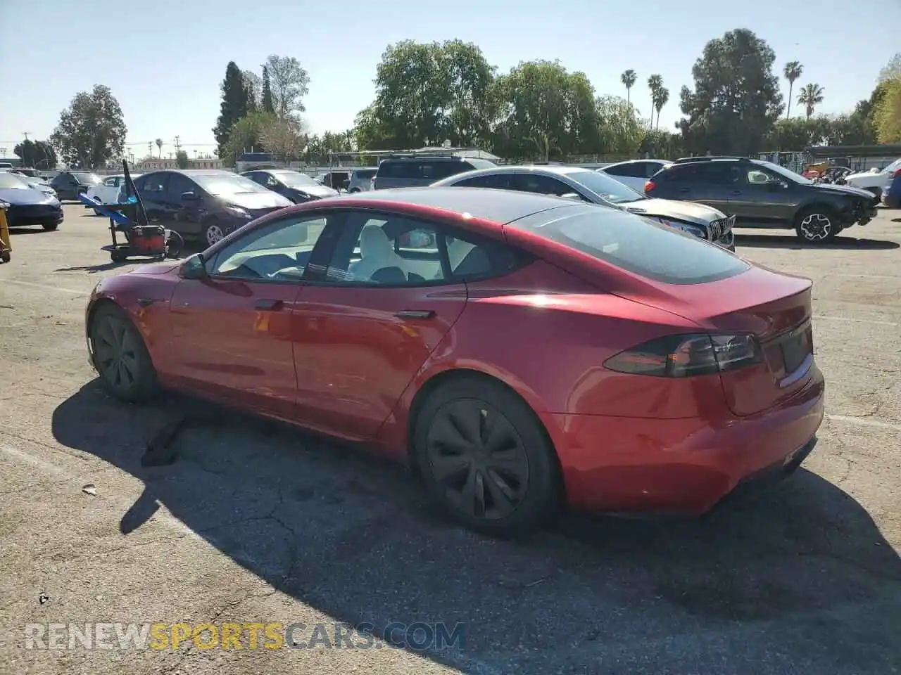 2 fotografías del automóvil dañado 5YJSA1E53PF525324 TESLA MODEL S 2023