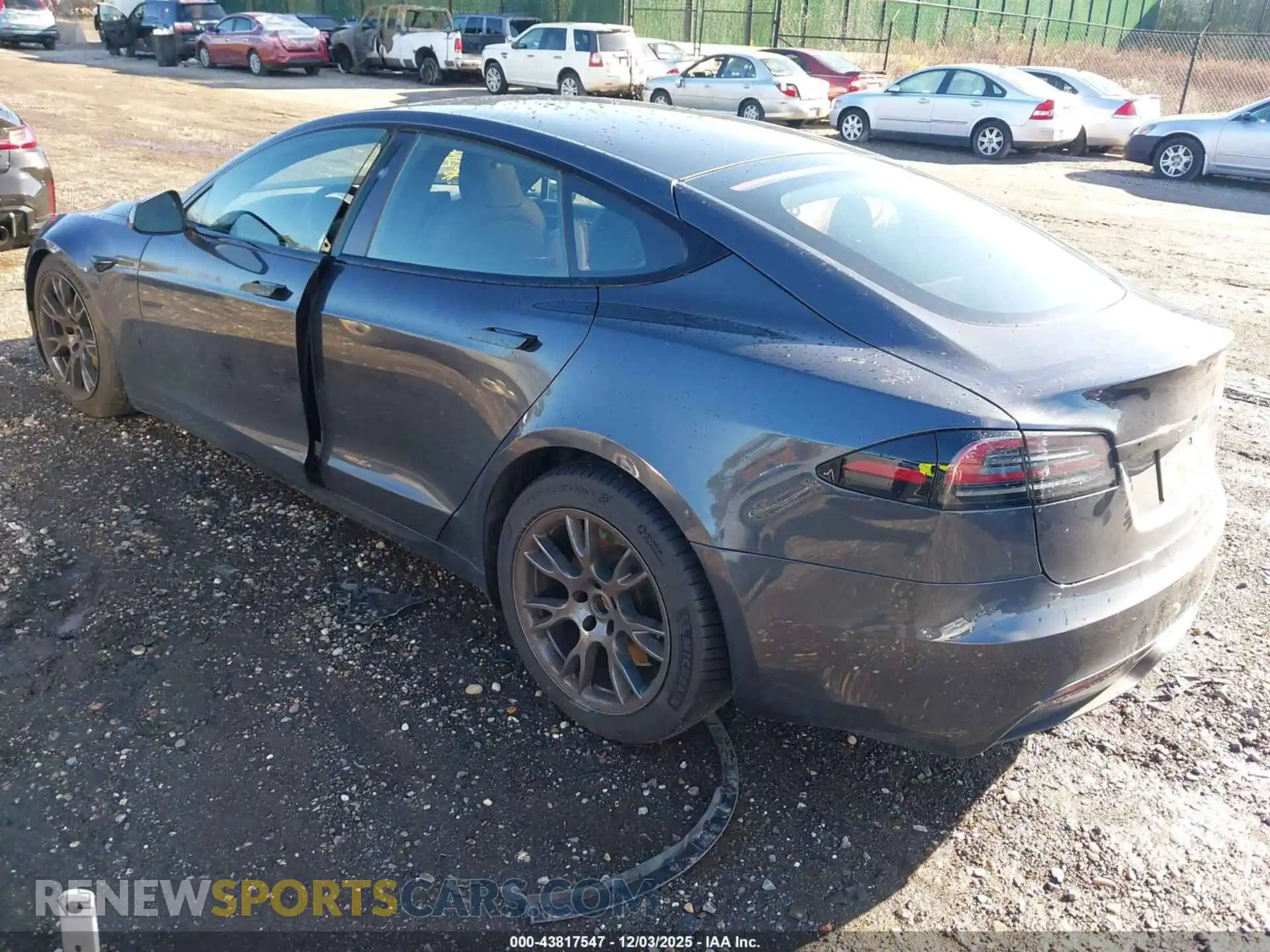 3 Photograph of a damaged car 5YJSA1E58PF527053 TESLA MODEL S 2023