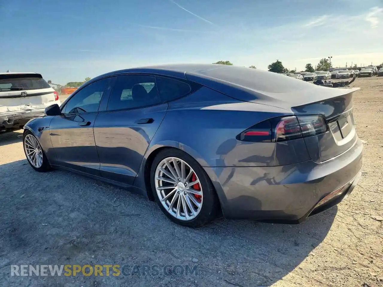 2 fotografías del automóvil dañado 5YJSA1E65PF513040 TESLA MODEL S 2023
