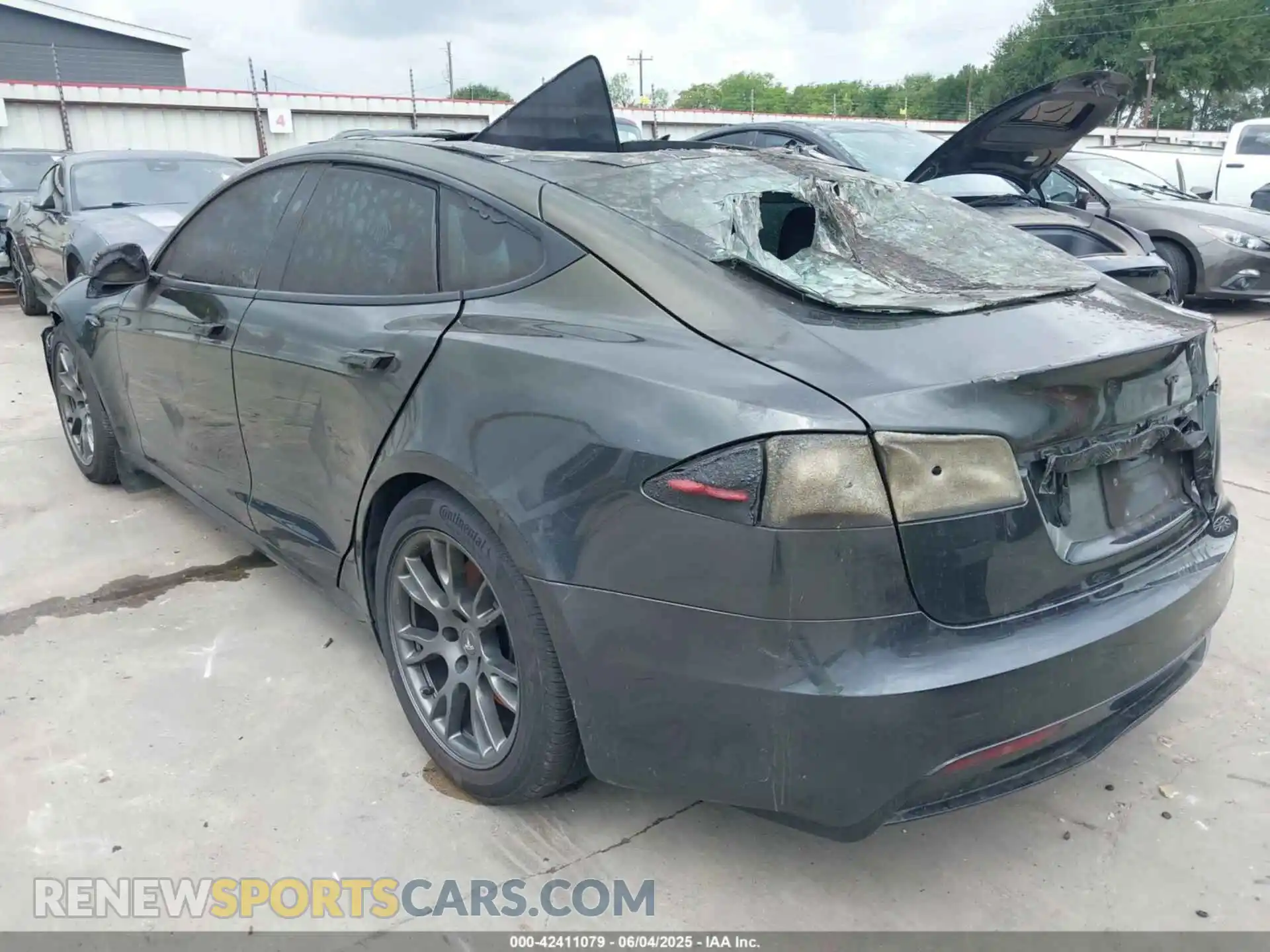 3 Photograph of a damaged car 5YJSA1E58RF535852 TESLA MODEL S 2024