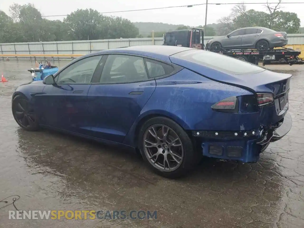 2 fotografías del automóvil dañado 5YJSA1E5XRF542754 TESLA MODEL S 2024
