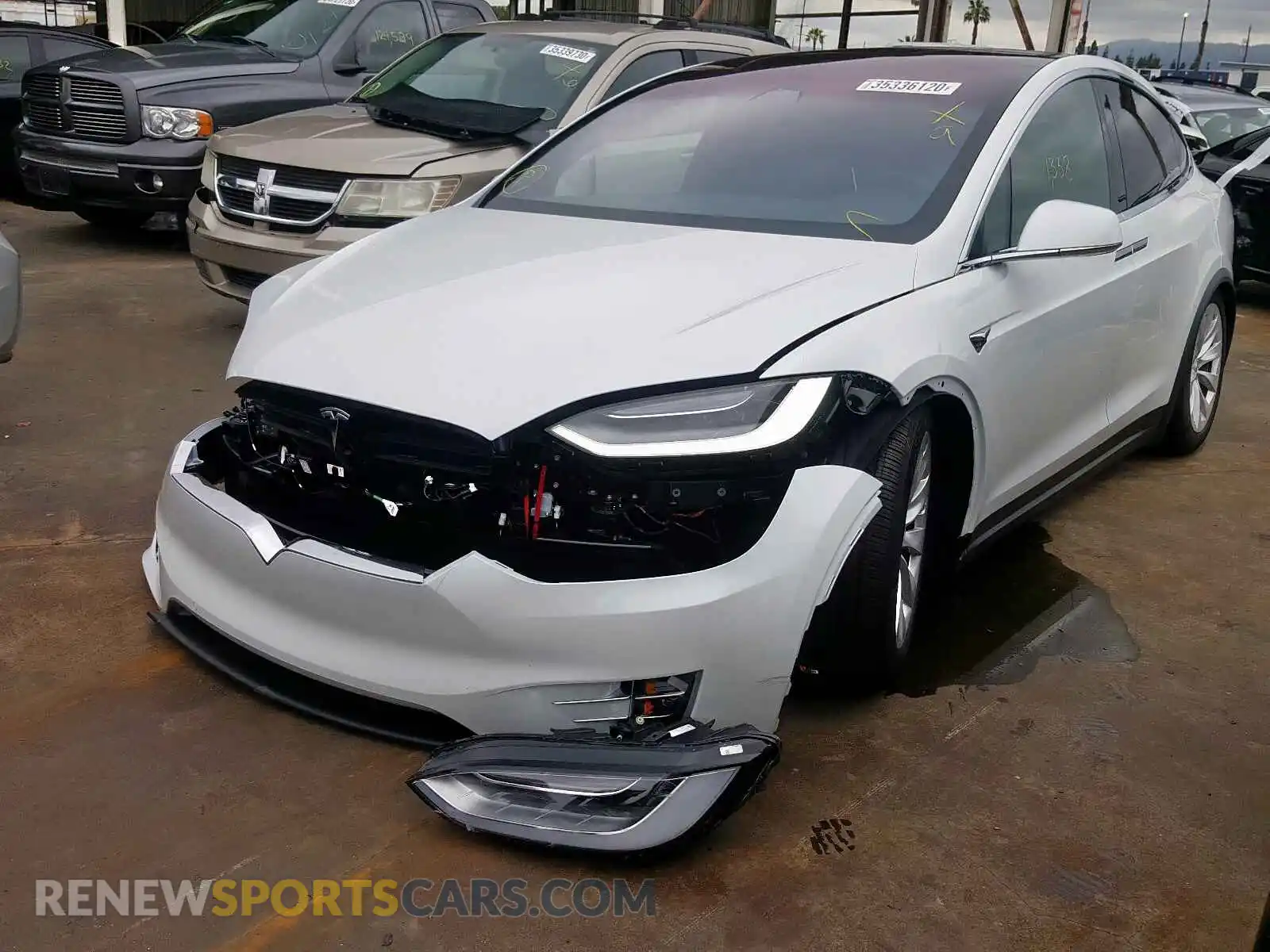 2 fotografías del automóvil dañado 5YJXCAE2XLF247571 TESLA MODEL X 2020