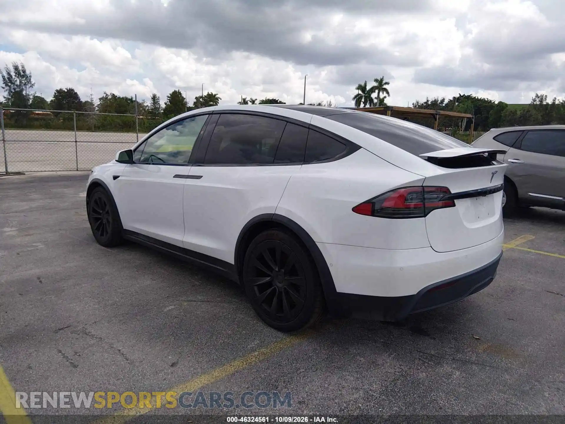 3 fotografías del automóvil dañado 7SAXCBE64NF332906 TESLA MODEL X 2022
