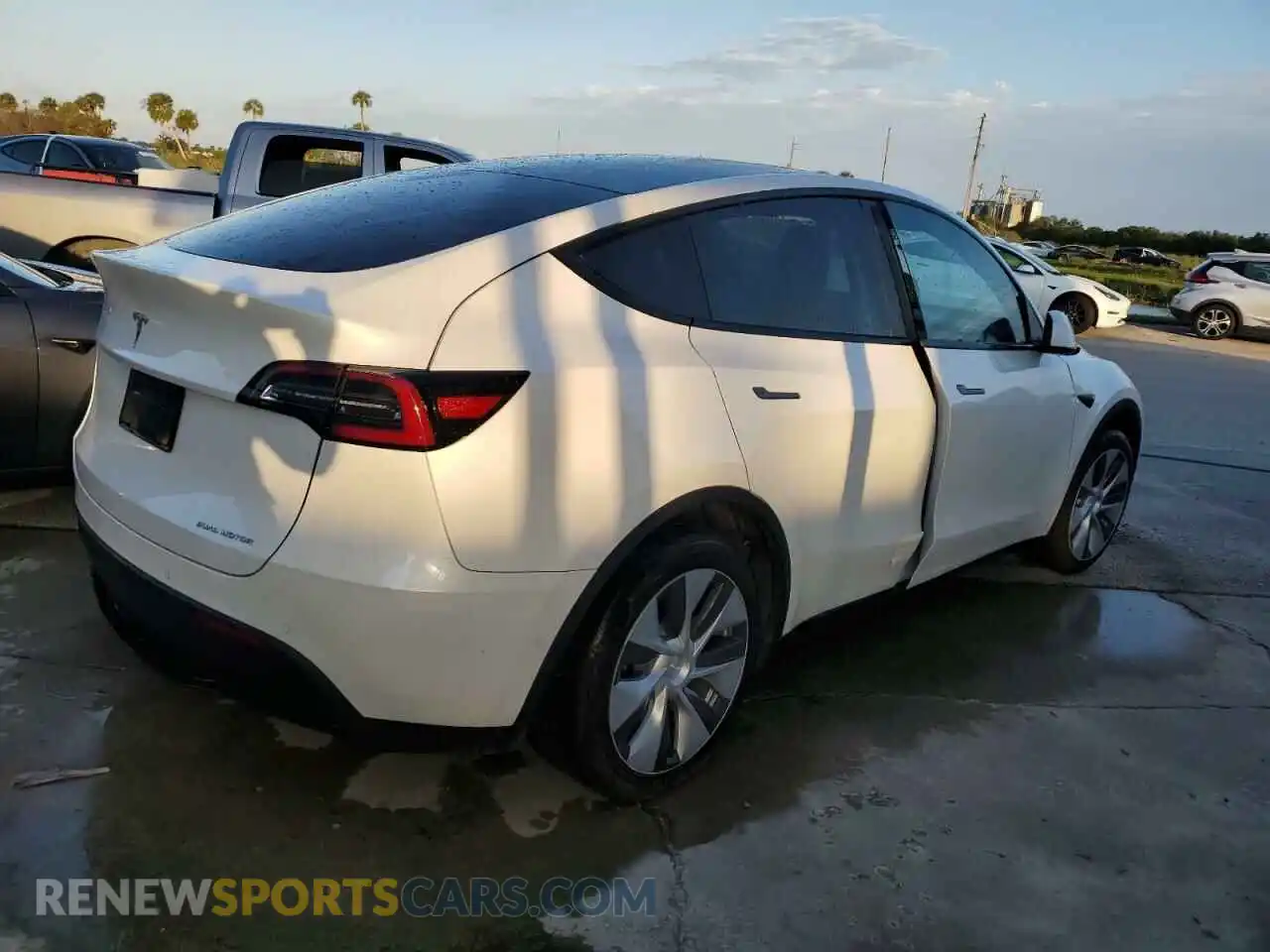 3 Photograph of a damaged car 5YJYGDEE0LF006817 TESLA MODEL Y 2020