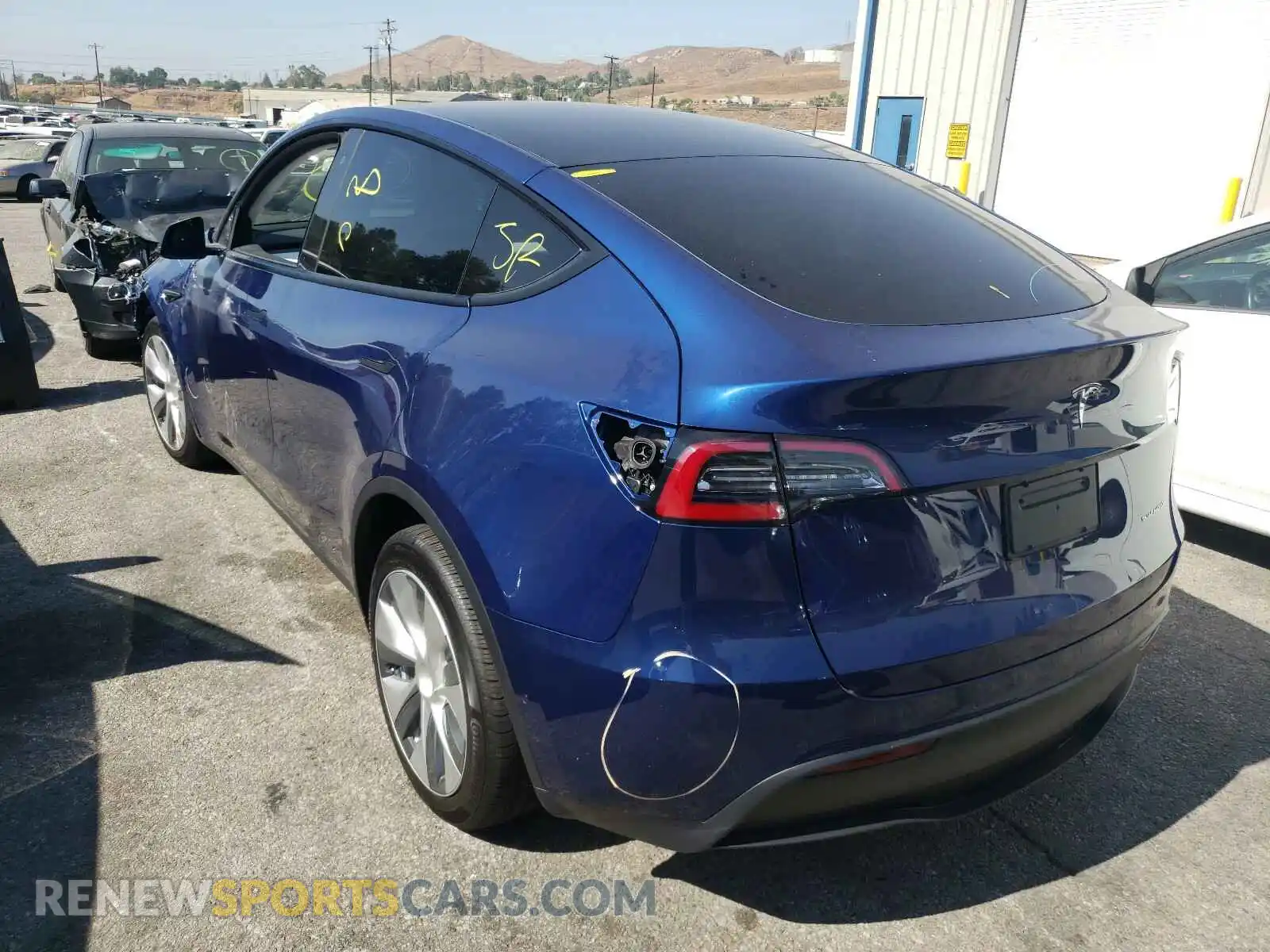 3 Photograph of a damaged car 5YJYGDEE0LF023083 TESLA MODEL Y 2020