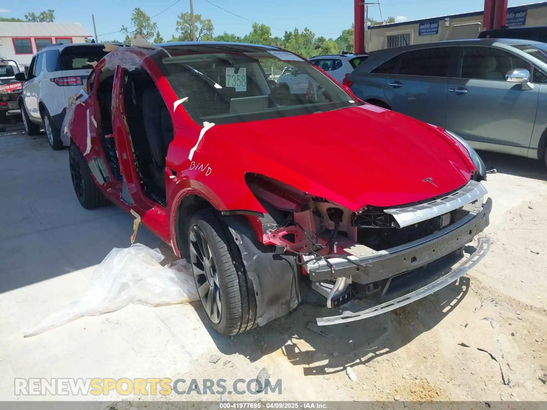 1 Photograph of a damaged car 5YJYGDEE0LF029496 TESLA MODEL Y 2020
