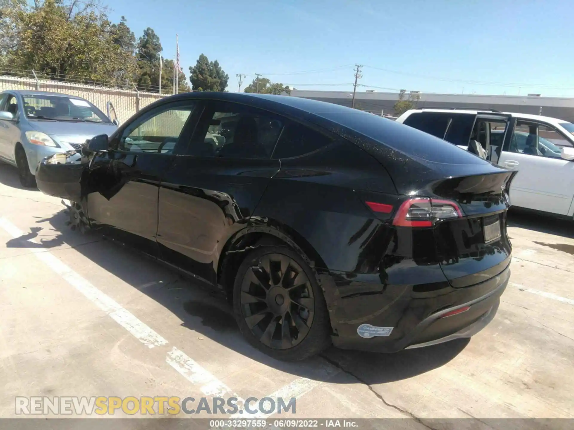 3 fotografías del automóvil dañado 5YJYGDEE0LF033807 TESLA MODEL Y 2020